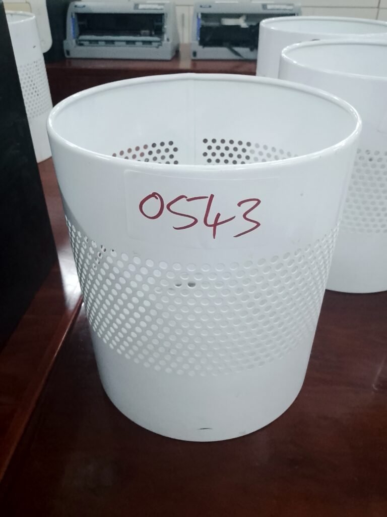 ITEM WHITE METAL DUSTBIN