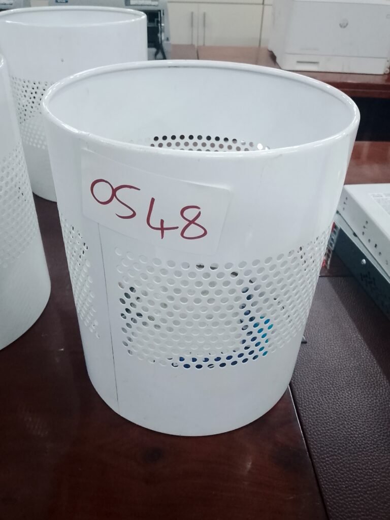 ITEM WHITE METAL DUSTBIN