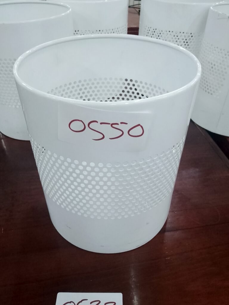 ITEM WHITE METAL DUSTBIN