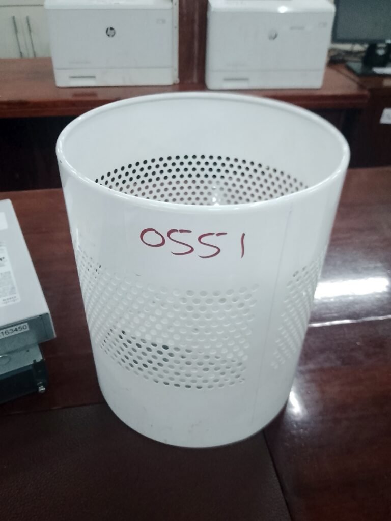 ITEM WHITE METAL DUSTBIN