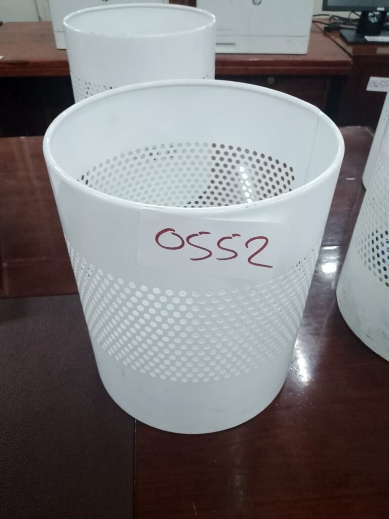 ITEM WHITE METAL DUSTBIN