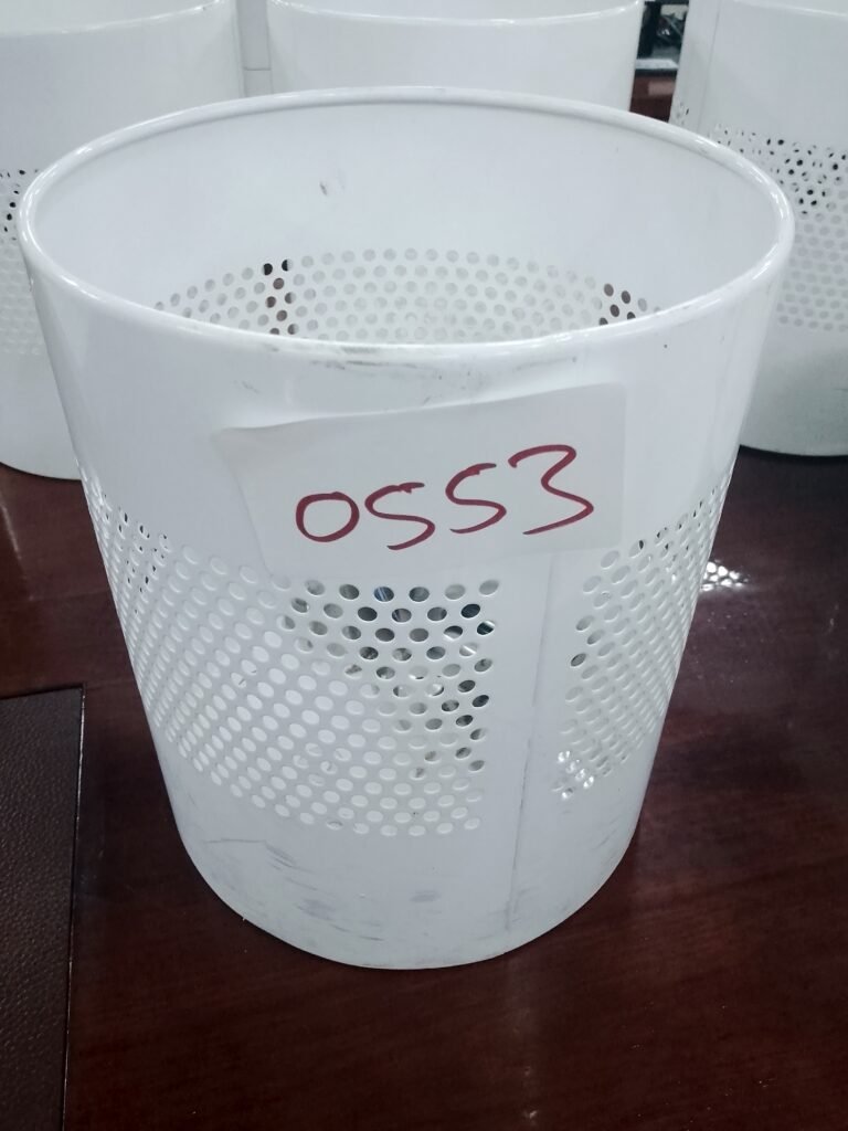 ITEM WHITE METAL DUSTBIN