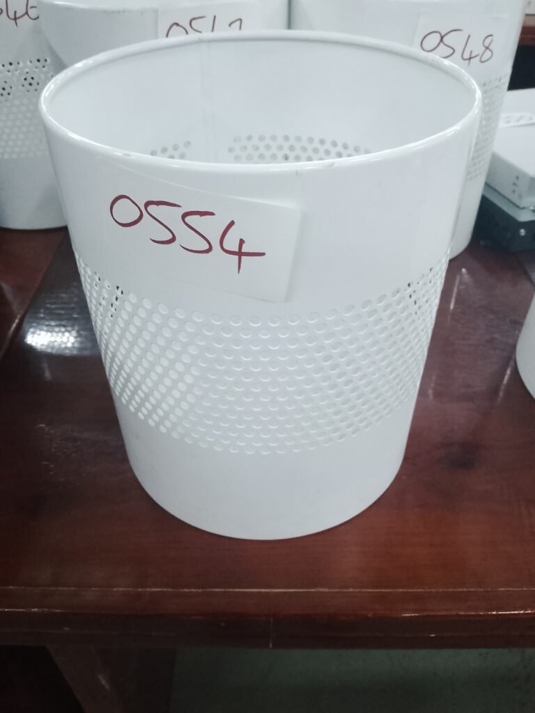 ITEM WHITE METAL DUSTBIN