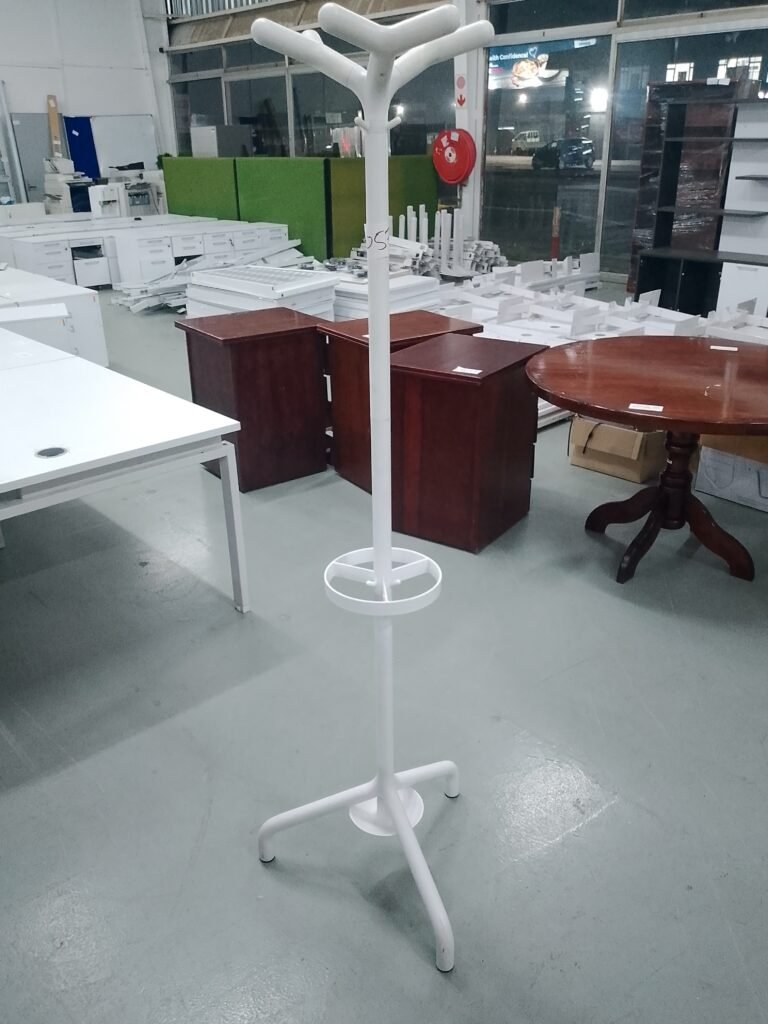 ITEM WHITE COAT HANGER