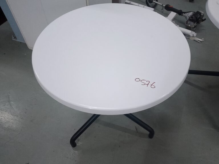 ITEM SMALL WHITE ROUND TABLE