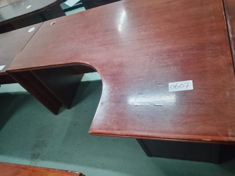 ITEM BROWN CURVED DESK
