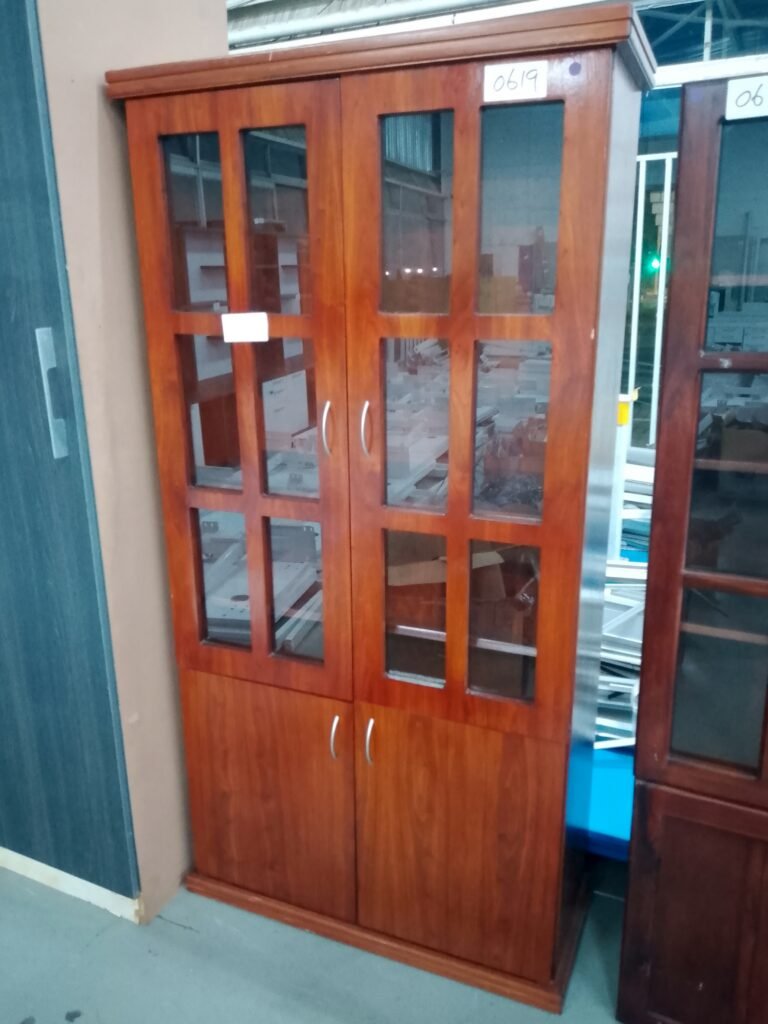 ITEM CUPBOARD WITH GLASS