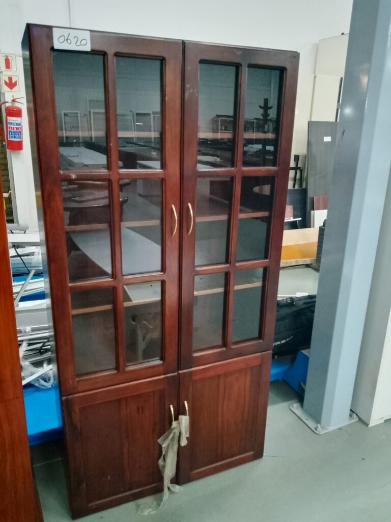 ITEM CUPBOARD WITH GLASS