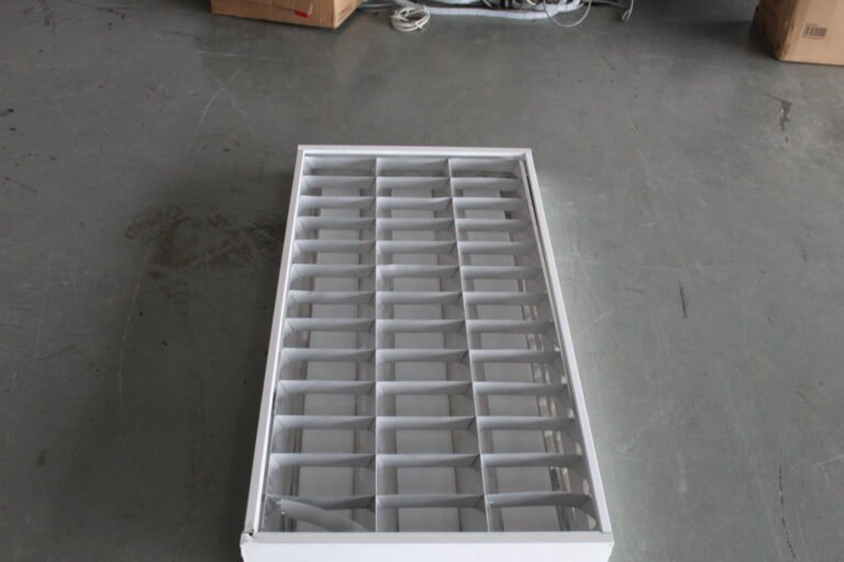 ITEM 3 WAY CEILING LIGHT