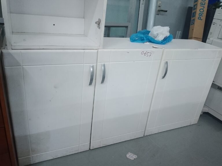 ITEM WHITE KITCHEN CUPBOARD