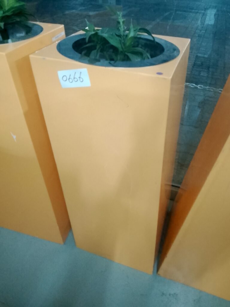 ITEM ORANGE METAL FLOWER POT