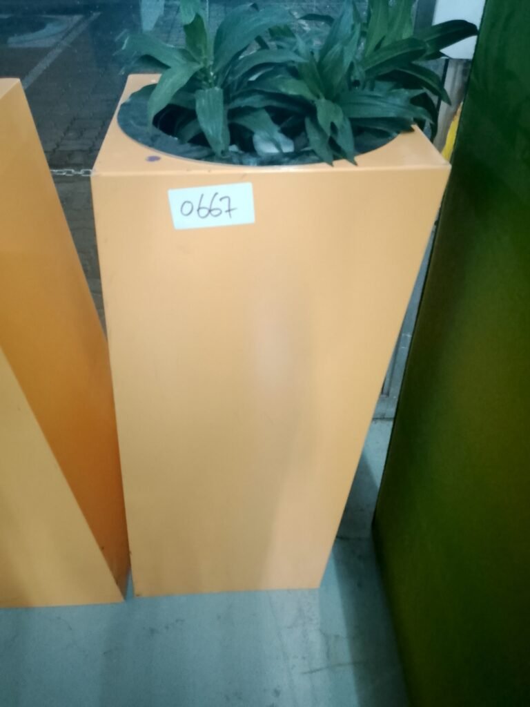 ITEM ORANGE METAL FLOWER POT