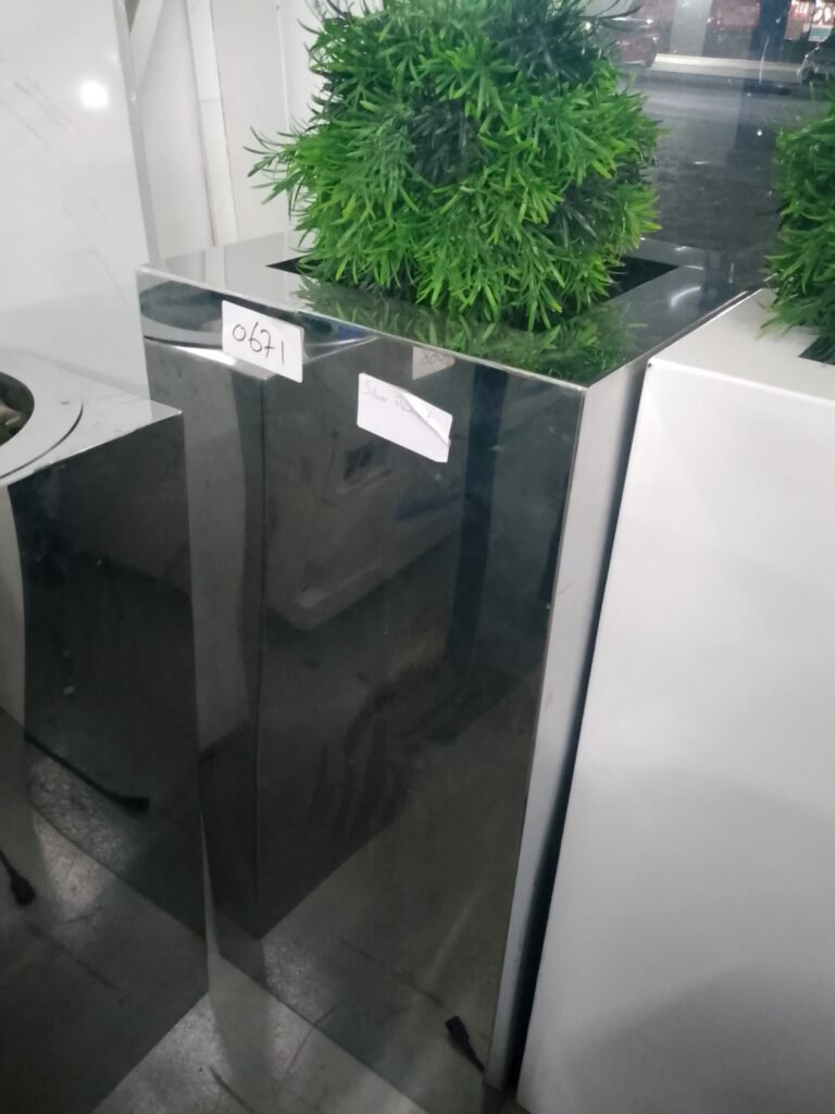 ITEM SILVER LONG FLOWER POT