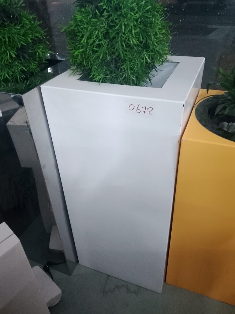 ITEM WHITE LONG FLOWER POT