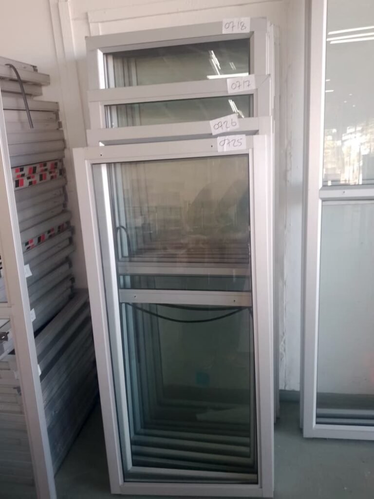 ITEM SHORT DOUBLE GLASS PARTITION