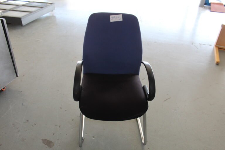 ITEM BLUE AND BLACK VISITORS CHAIR