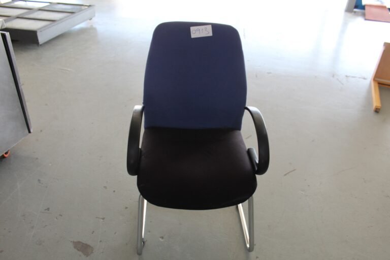 ITEM BLUE AND BLACK VISITORS CHAIR
