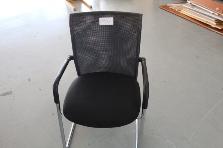 ITEM BLACK MESH VISITORS CHAIR