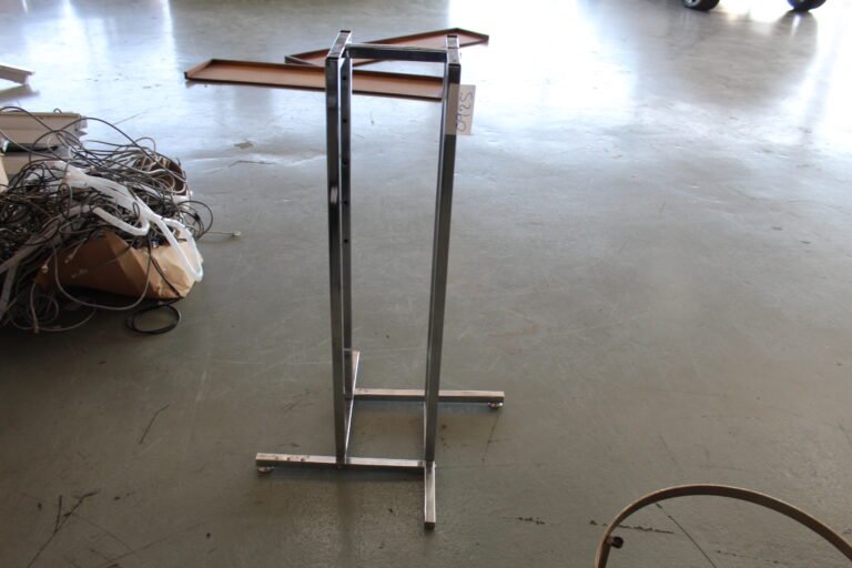 ITEM METAL STAND