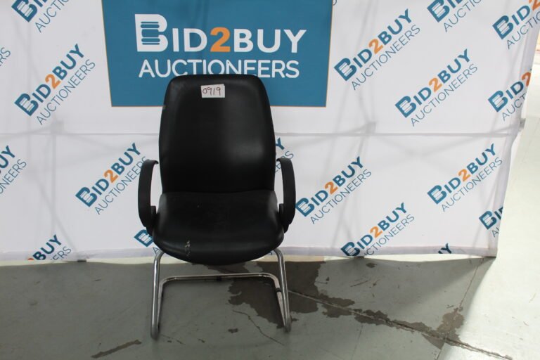 ITEM LEATHER VISITORS CHAIR
