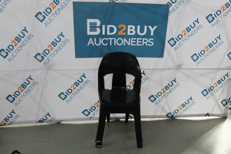 2X PLASTIC CHAIRS